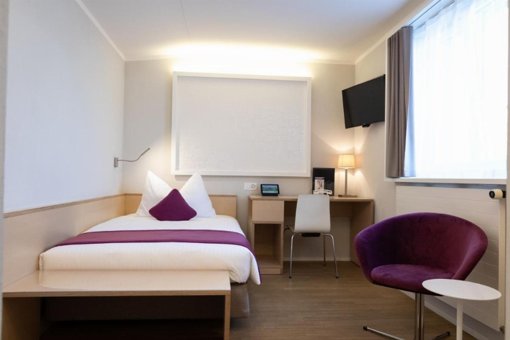Two Single Rooms with Connecting Door