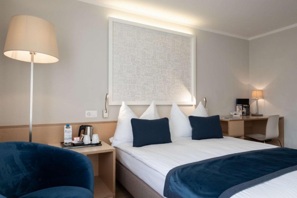 Standard Queen Room